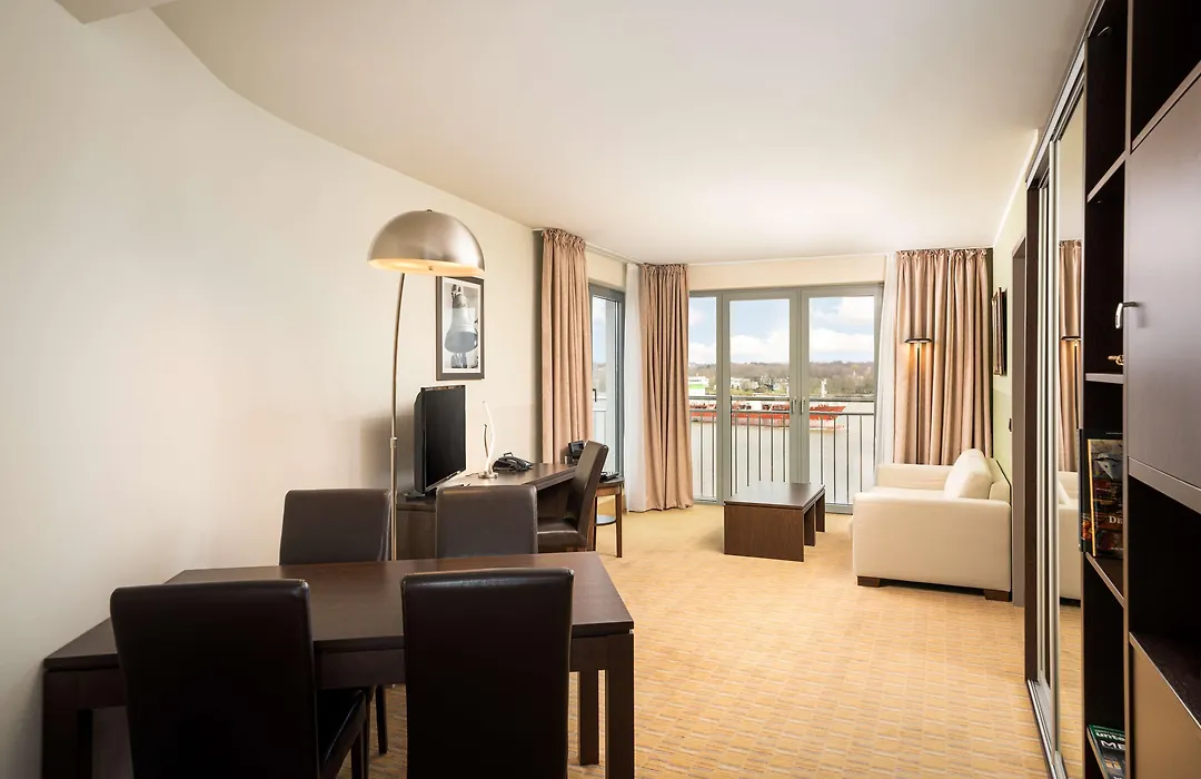 Elaya Hotel Hamburg Finkenwerder-1